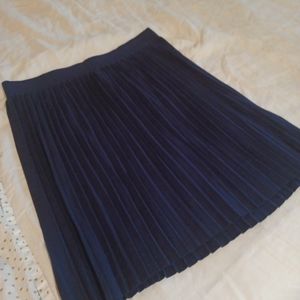 NWT Banana Republic size L Navy knit skirt